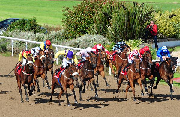Reckless Endeavour and Colin Keane (near side, purple cap)