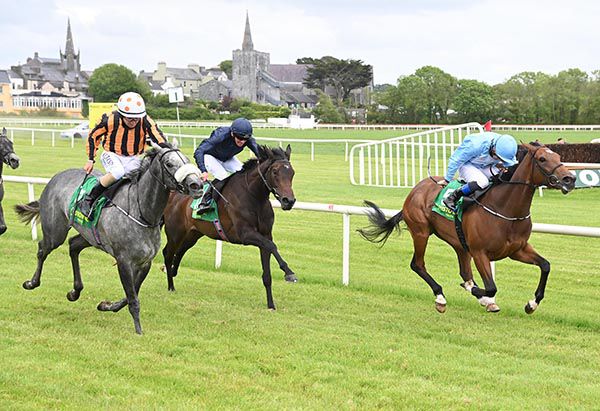 Martinique storms home in the centre to win the Listowel finale under Seamie Heffernan