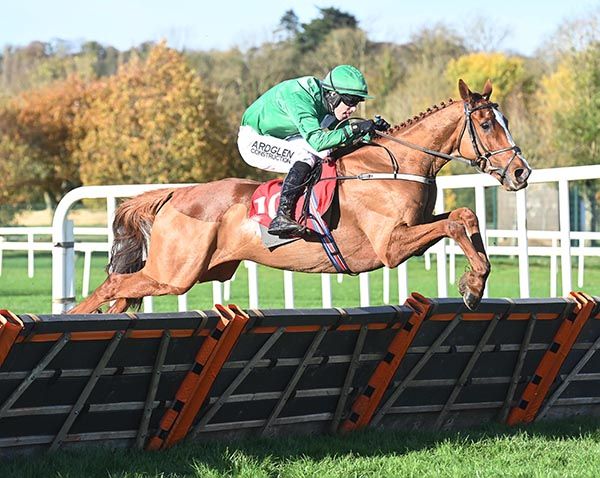 Dads Lad puts in a good jump at Cork