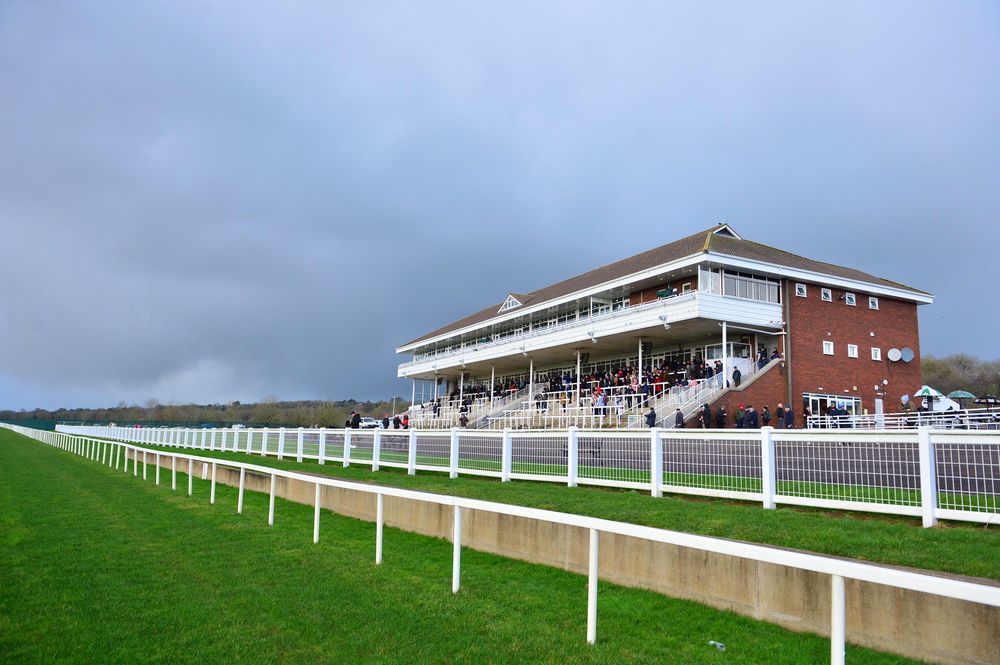Racing goes ahead at Cork on Sunday afternoon 