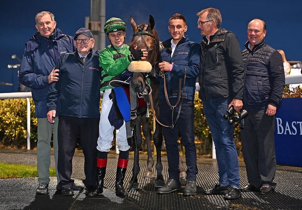 Slieve Binnian and Ronan Whelan won for trainer Mick Halford and owner Paul Rooney Healy Racing