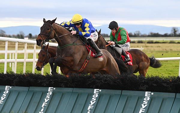 Pictures Of Home jumps the last under Jack Kennedy